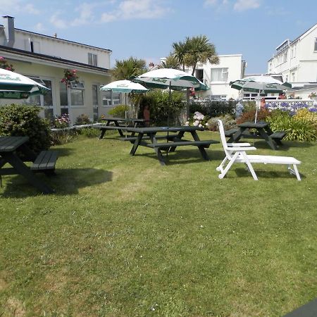 Wayside Cheer Hotel Castel Екстериор снимка