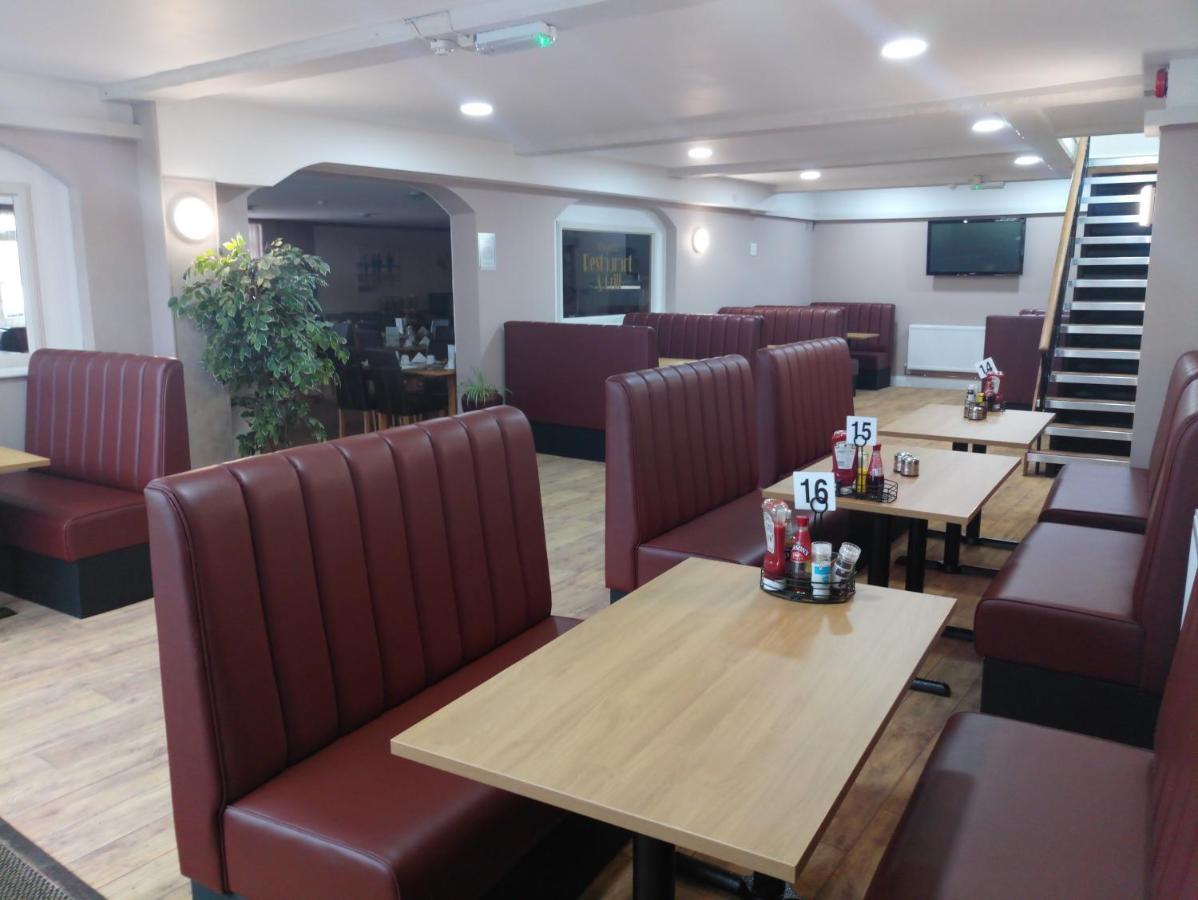 Wayside Cheer Hotel Castel Екстериор снимка