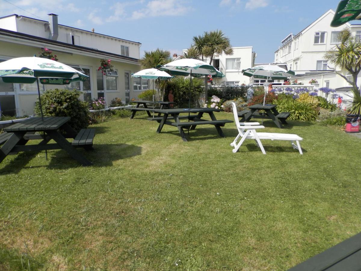 Wayside Cheer Hotel Castel Екстериор снимка