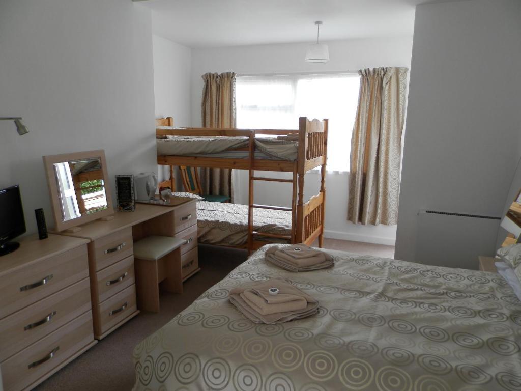 Wayside Cheer Hotel Castel Стая снимка
