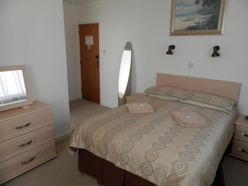 Wayside Cheer Hotel Castel Екстериор снимка