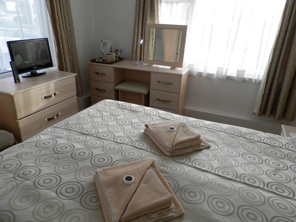 Wayside Cheer Hotel Castel Екстериор снимка