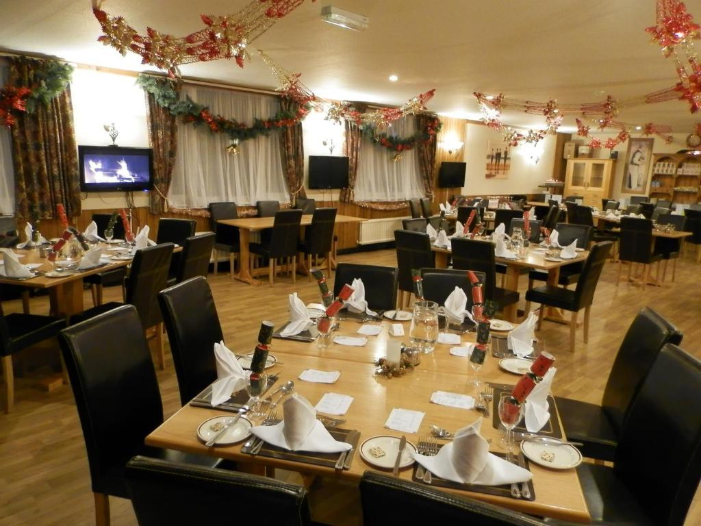 Wayside Cheer Hotel Castel Екстериор снимка
