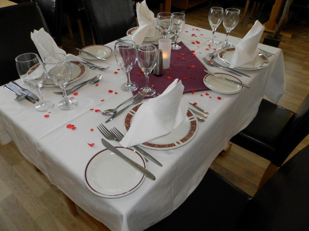 Wayside Cheer Hotel Castel Екстериор снимка