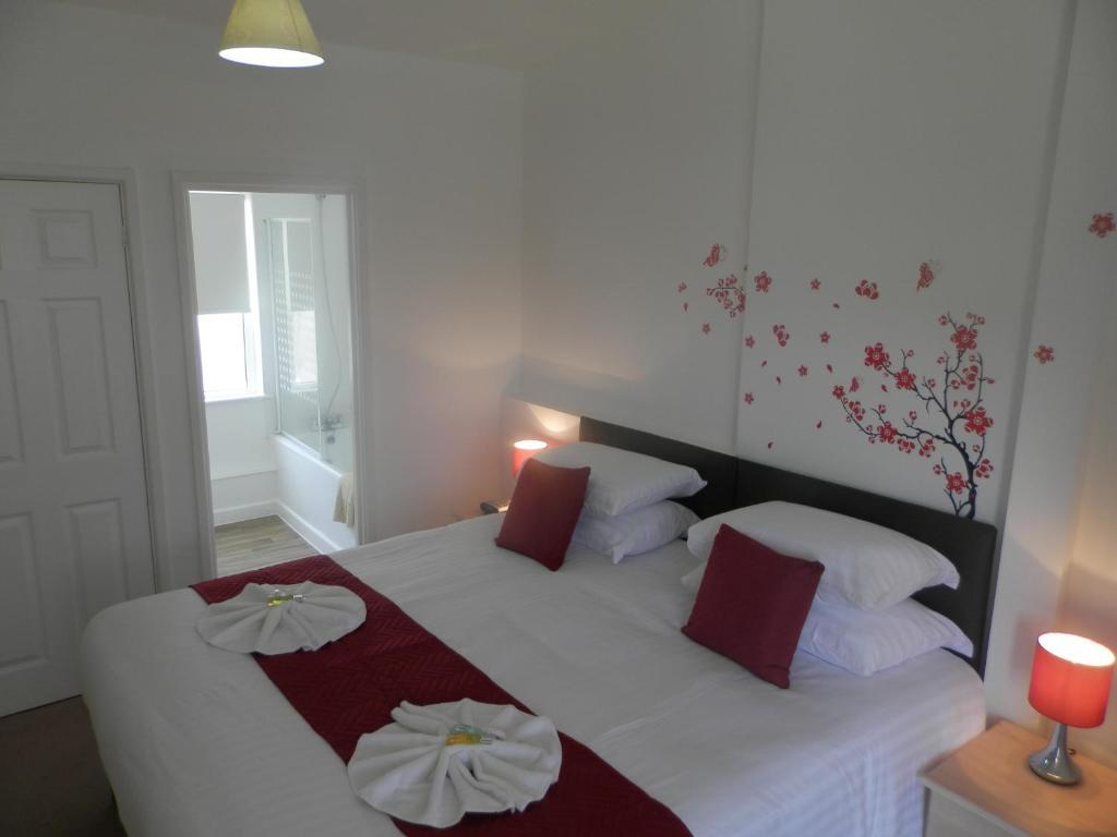 Wayside Cheer Hotel Castel Екстериор снимка