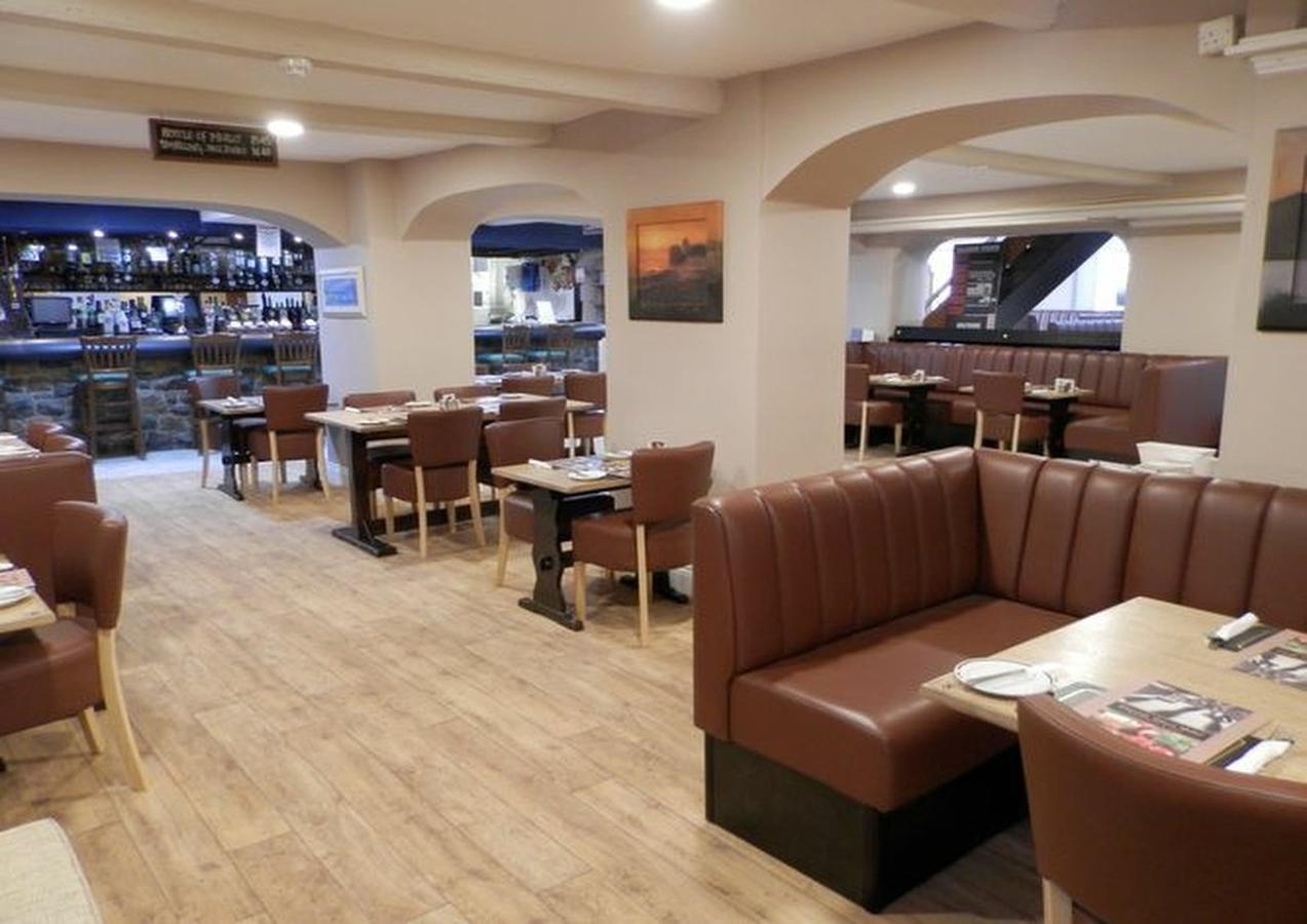Wayside Cheer Hotel Castel Екстериор снимка