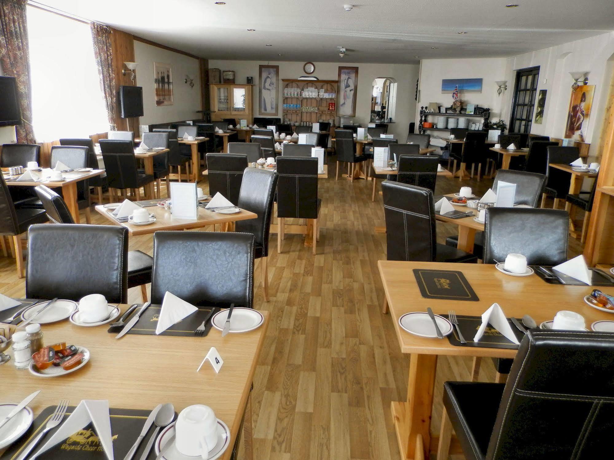 Wayside Cheer Hotel Castel Екстериор снимка
