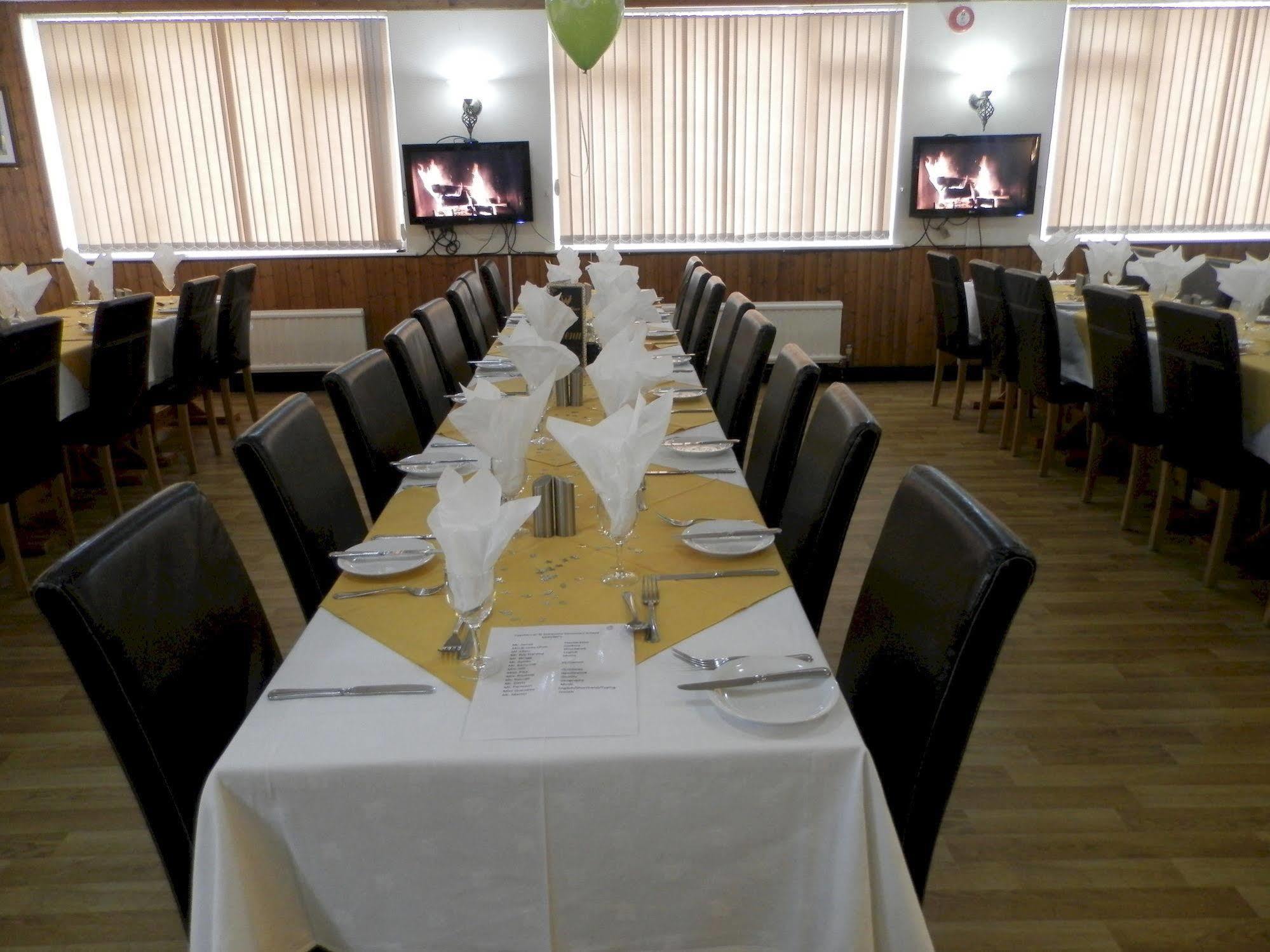 Wayside Cheer Hotel Castel Екстериор снимка