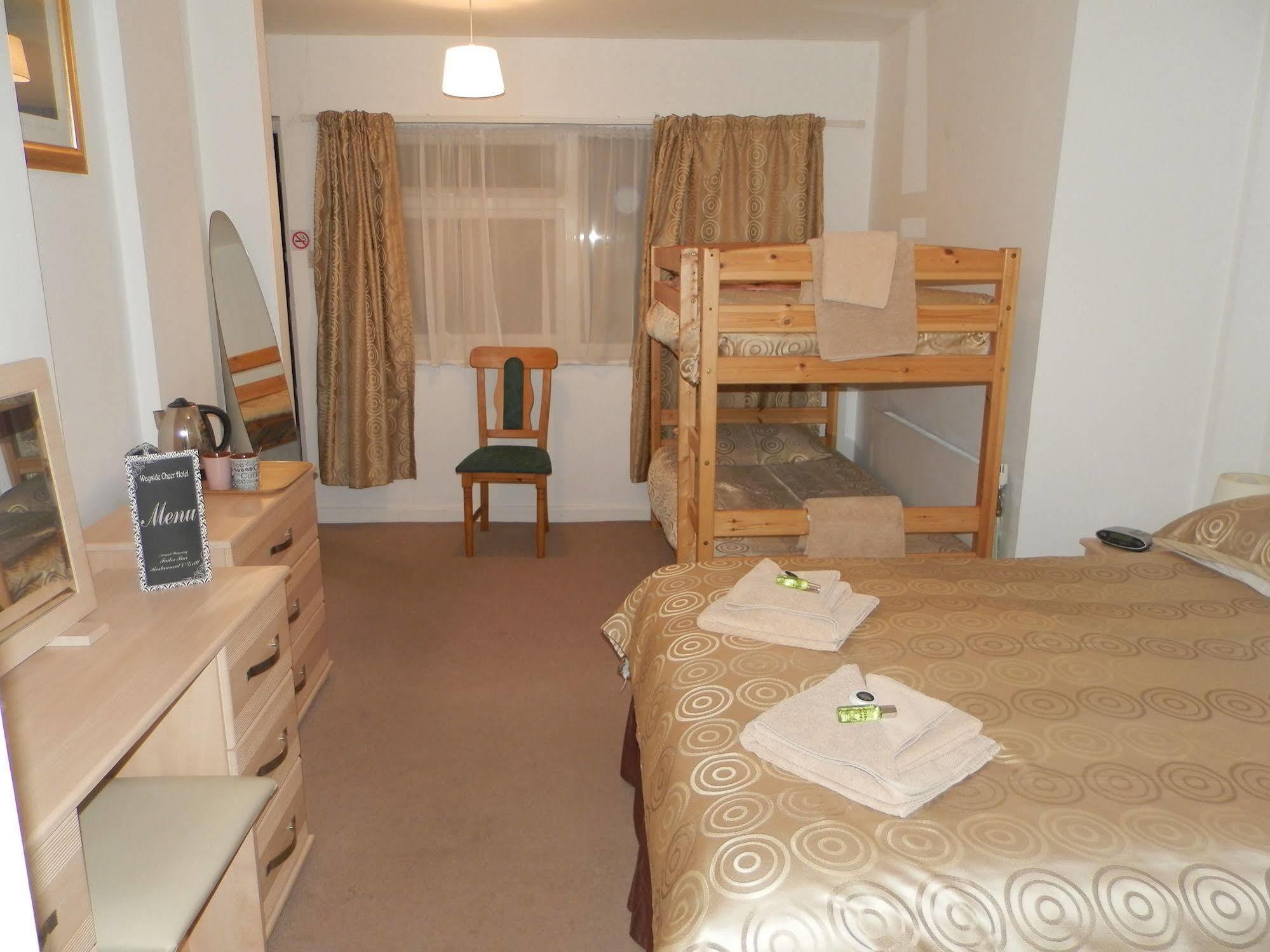 Wayside Cheer Hotel Castel Екстериор снимка