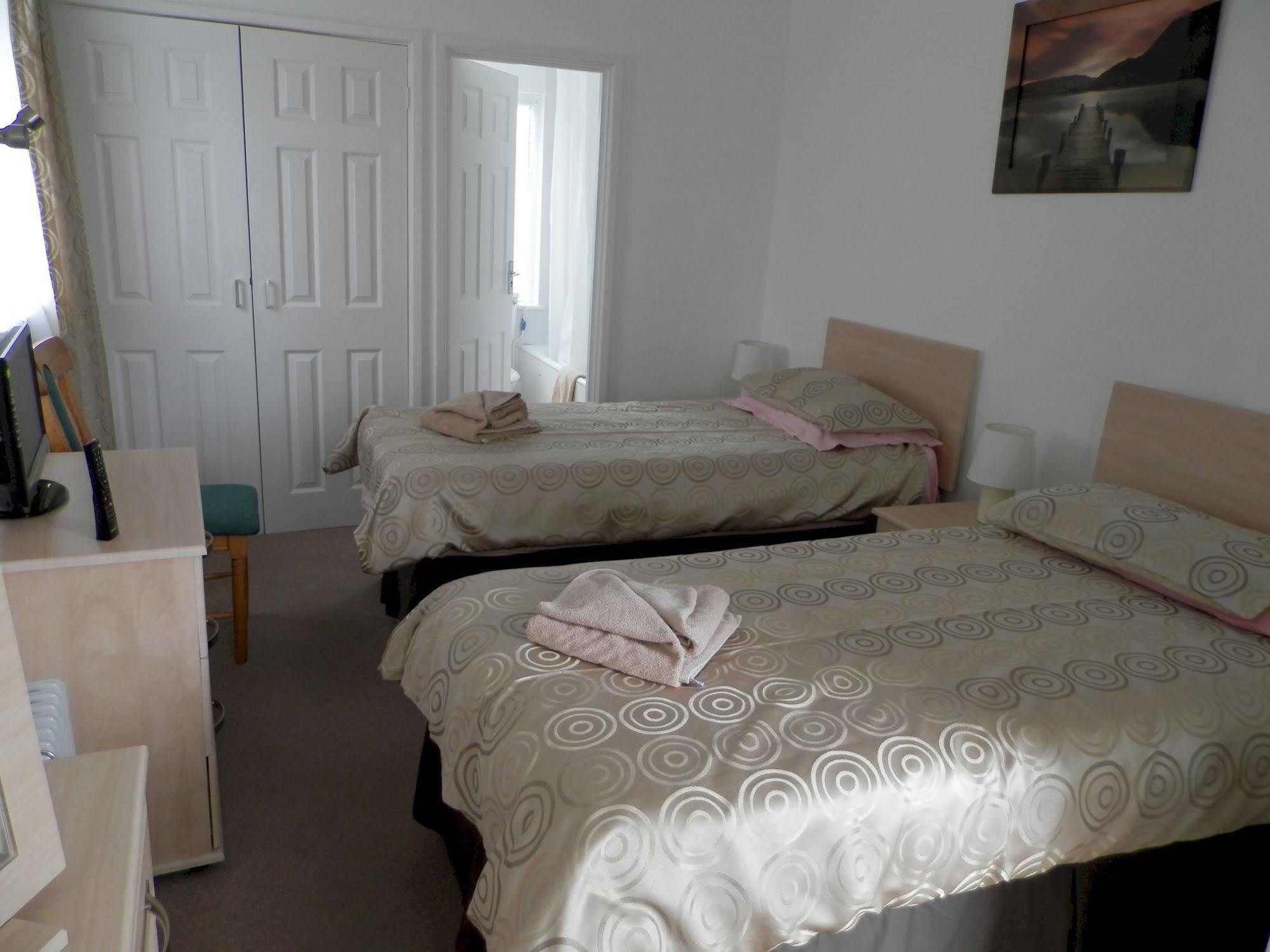 Wayside Cheer Hotel Castel Екстериор снимка