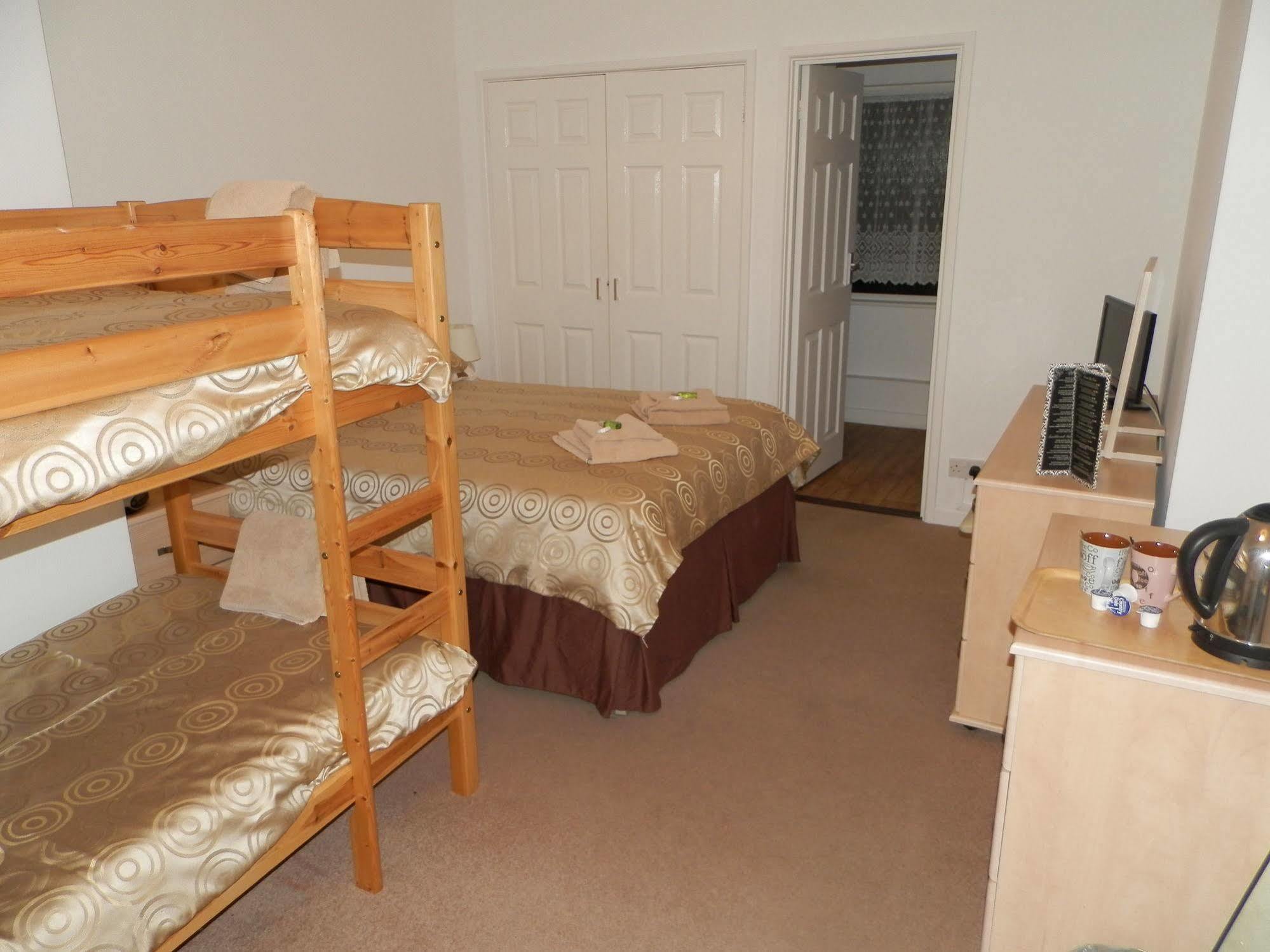 Wayside Cheer Hotel Castel Екстериор снимка