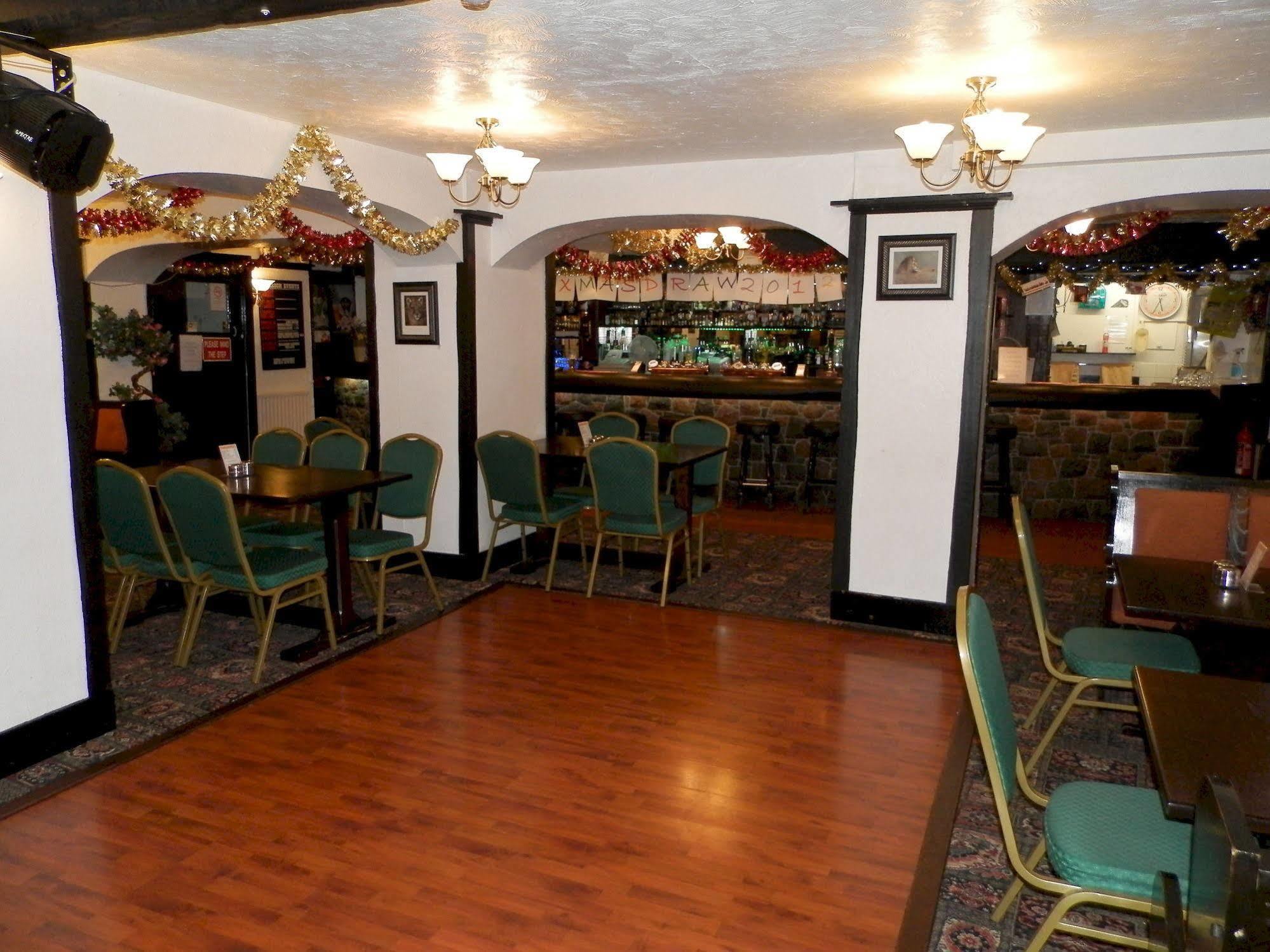 Wayside Cheer Hotel Castel Екстериор снимка