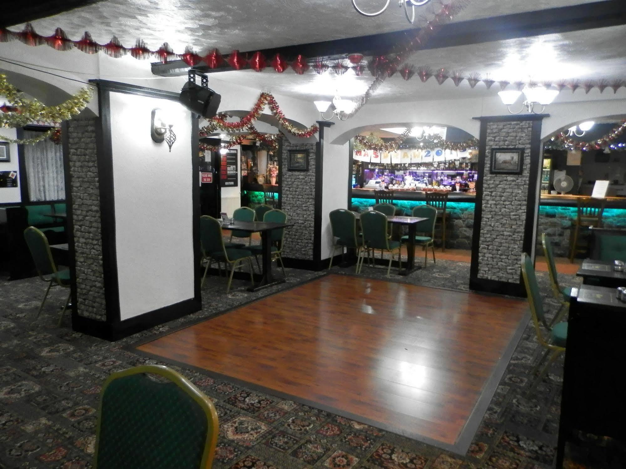 Wayside Cheer Hotel Castel Екстериор снимка