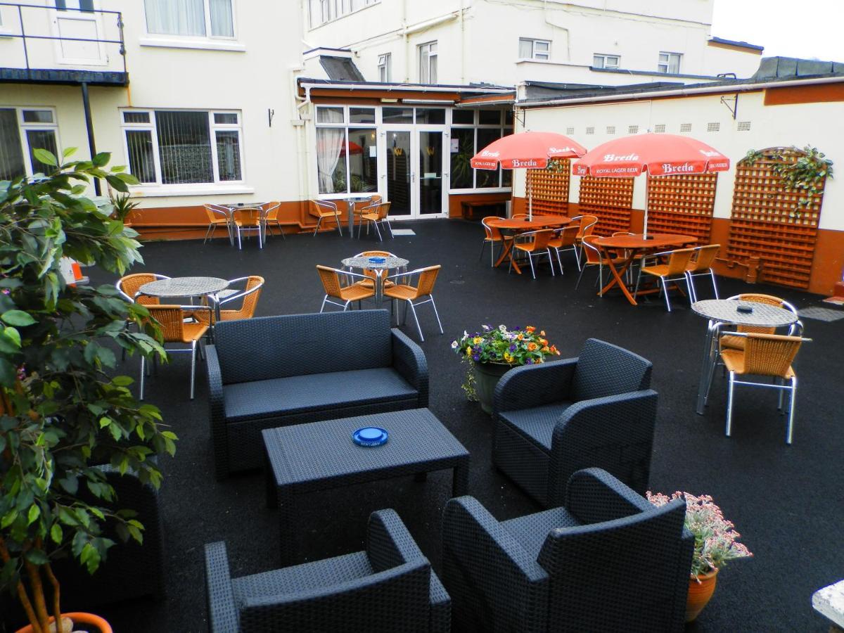 Wayside Cheer Hotel Castel Екстериор снимка